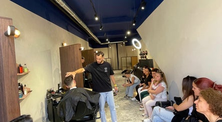 Εικόνα Loyal Hair&Nail Factory 2