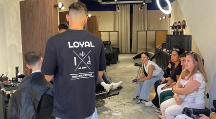 Εικόνα Loyal Hair&Nail Factory 3