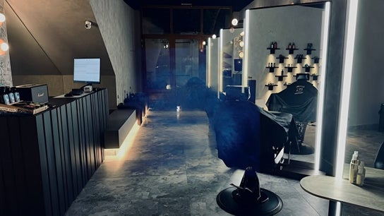 Loyal Hair & Nail Factory