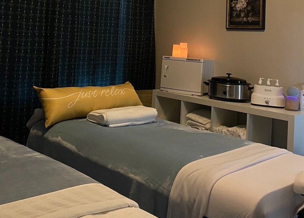 Relaxing massage room at Cindy's Amazing Massage and Spa, Sarasota, Florida, US with cozy ambiance and warm lighting.