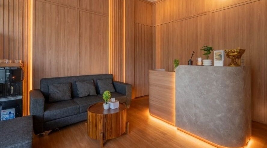 Elegant lounge area at Acupuncture Bali, Nusa Dua with cozy seating, Bali, Bali, ID.