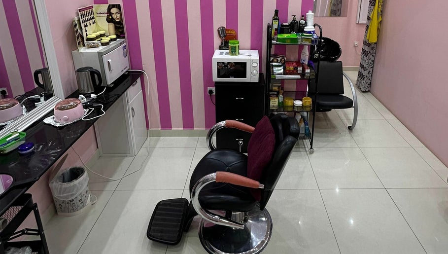 Miria's Beautique Salon image 1