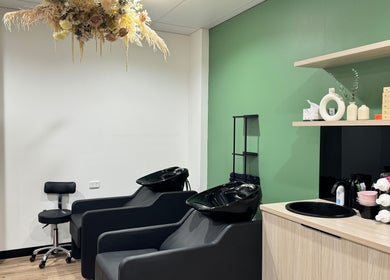 Modern salon wash station at Studio Deja Wu, Melbourne, Victoria, AU with black chairs and stylish decor.