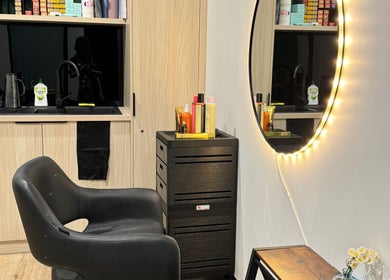 Cozy styling area at Studio Deja Wu in Melbourne, Victoria, AU, featuring a lit mirror and chic decor.