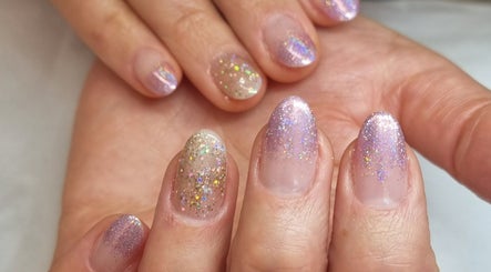 Sparkling nail art at Fabeauty, Maroochydore, Queensland, AU showcasing glittery elegance.