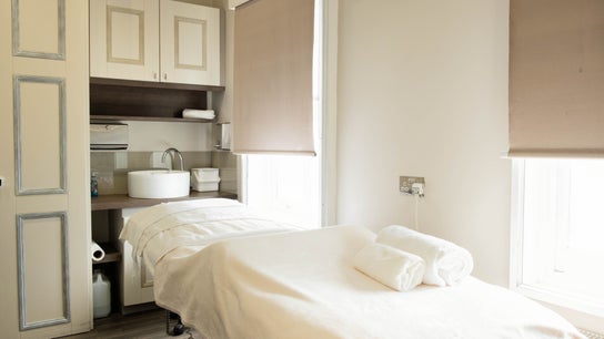 Linda Meredith, Knightsbridge