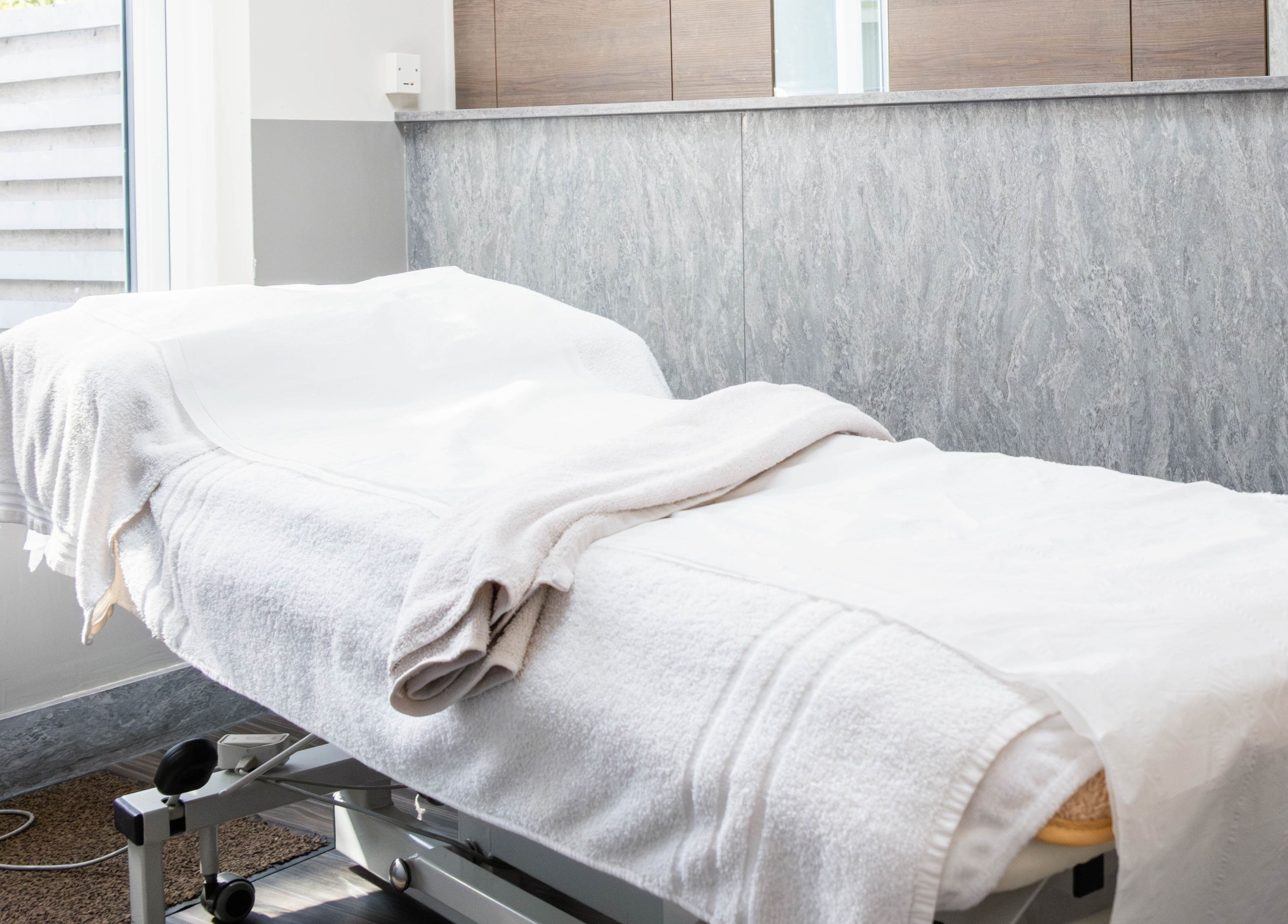 Luxurious treatment room at Linda Meredith, Knightsbridge in London, England, GB with plush towels and modern decor.