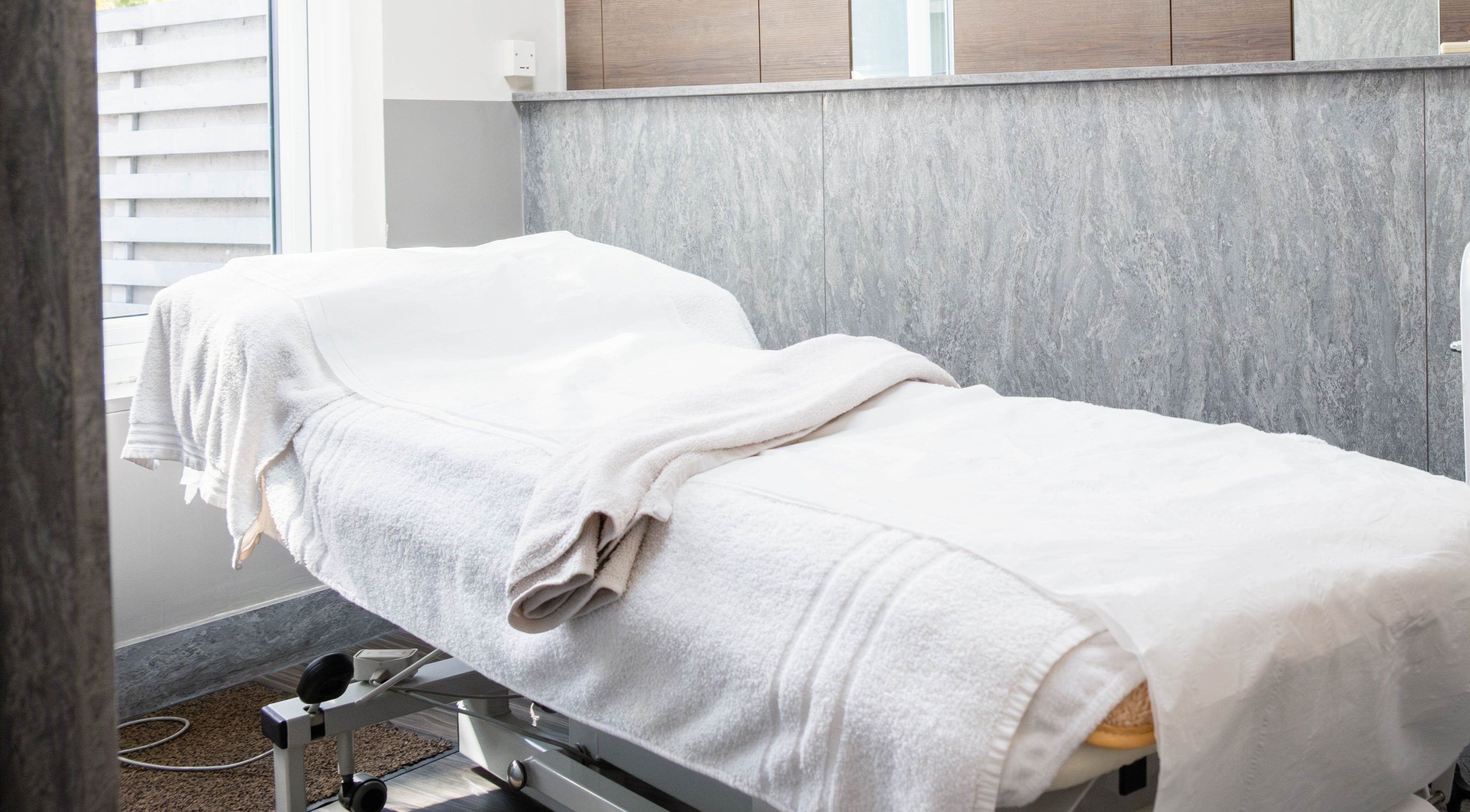 Luxurious treatment room at Linda Meredith, Knightsbridge in London, England, GB with plush towels and modern decor.