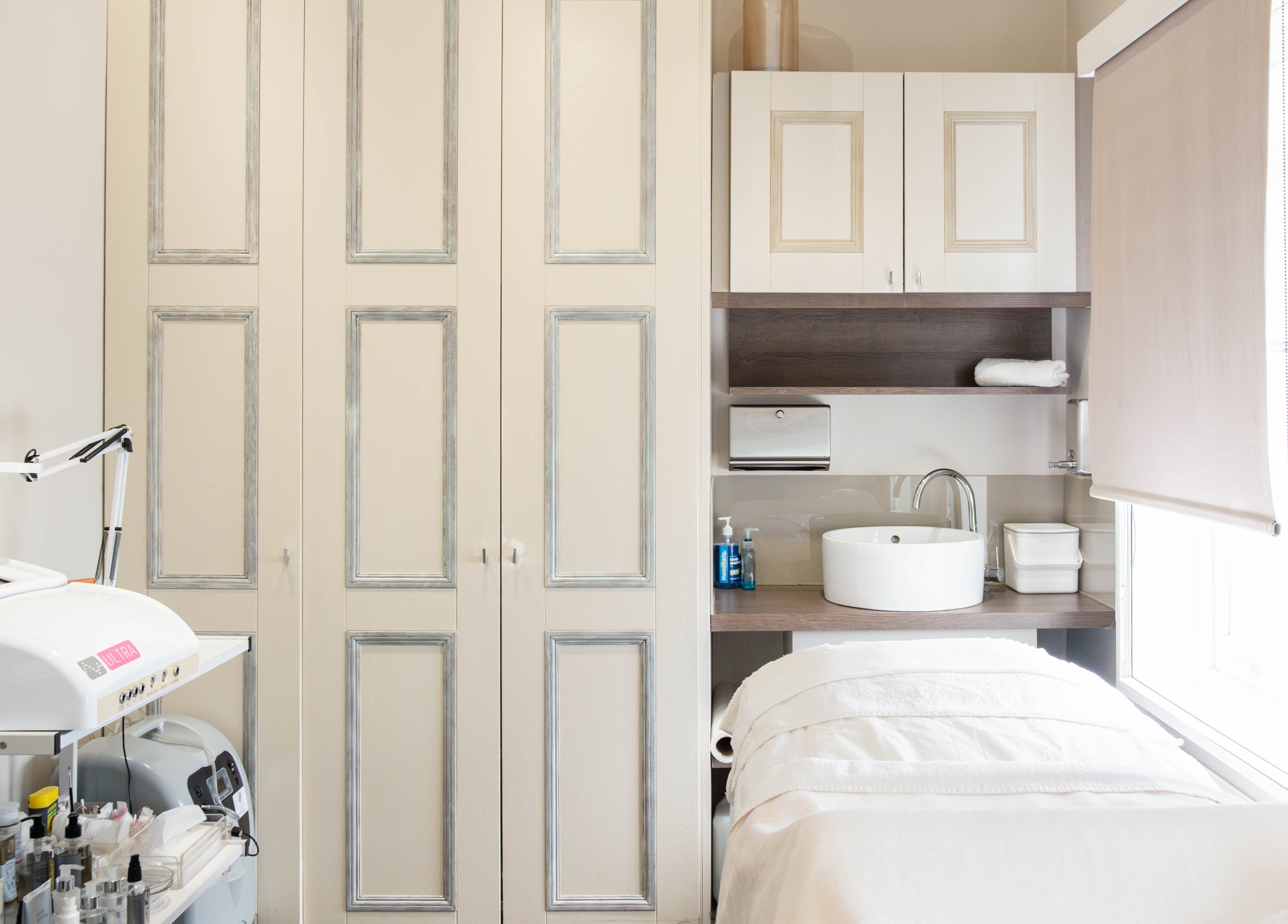 Luxury treatment room at Linda Meredith, Knightsbridge, London, England, GB, featuring elegant decor.