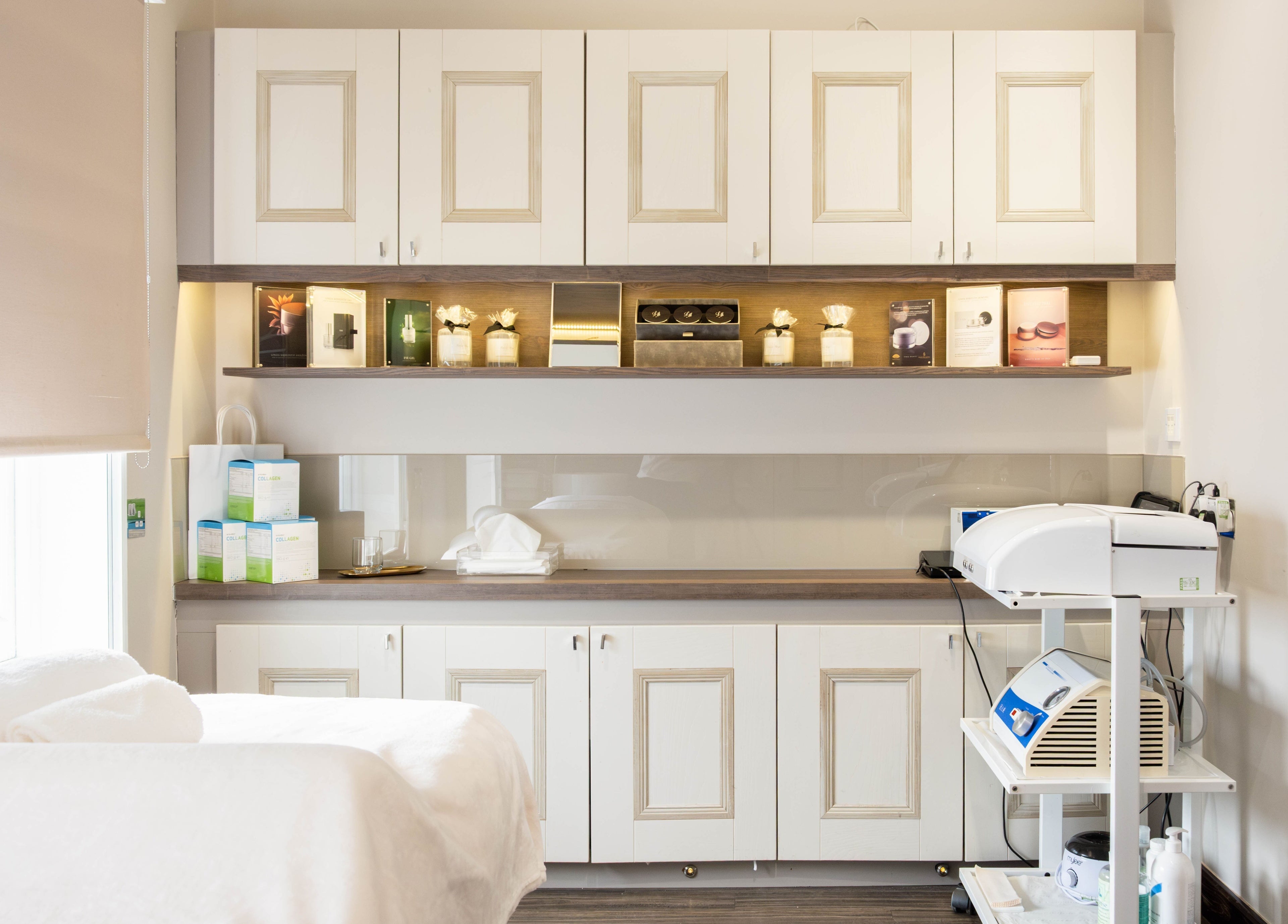 Elegant treatment room at Linda Meredith, Knightsbridge in London, England, GB. Features a serene, calming decor.