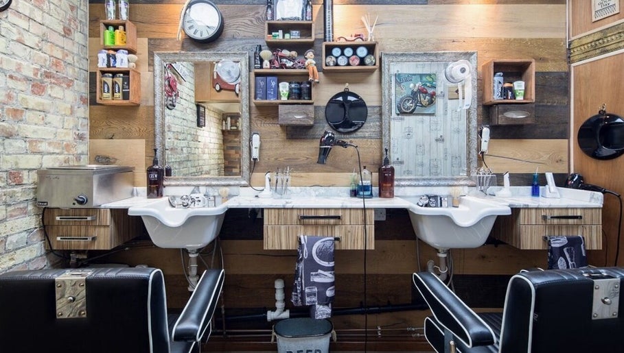 Pasha Barbers, Bank Bild 1