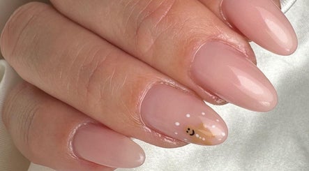 Unhas elegantes com design minimalista na Liliana Valente, Vila Nova De Gaia, Porto, PT.