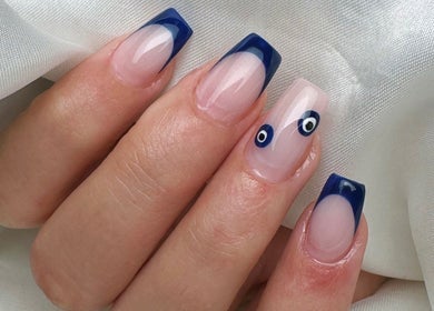 Design de unhas azul em Liliana Valente, Vila Nova De Gaia, Porto, PT, destacando estilo sofisticado.