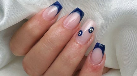 Design de unhas azul em Liliana Valente, Vila Nova De Gaia, Porto, PT, destacando estilo sofisticado.