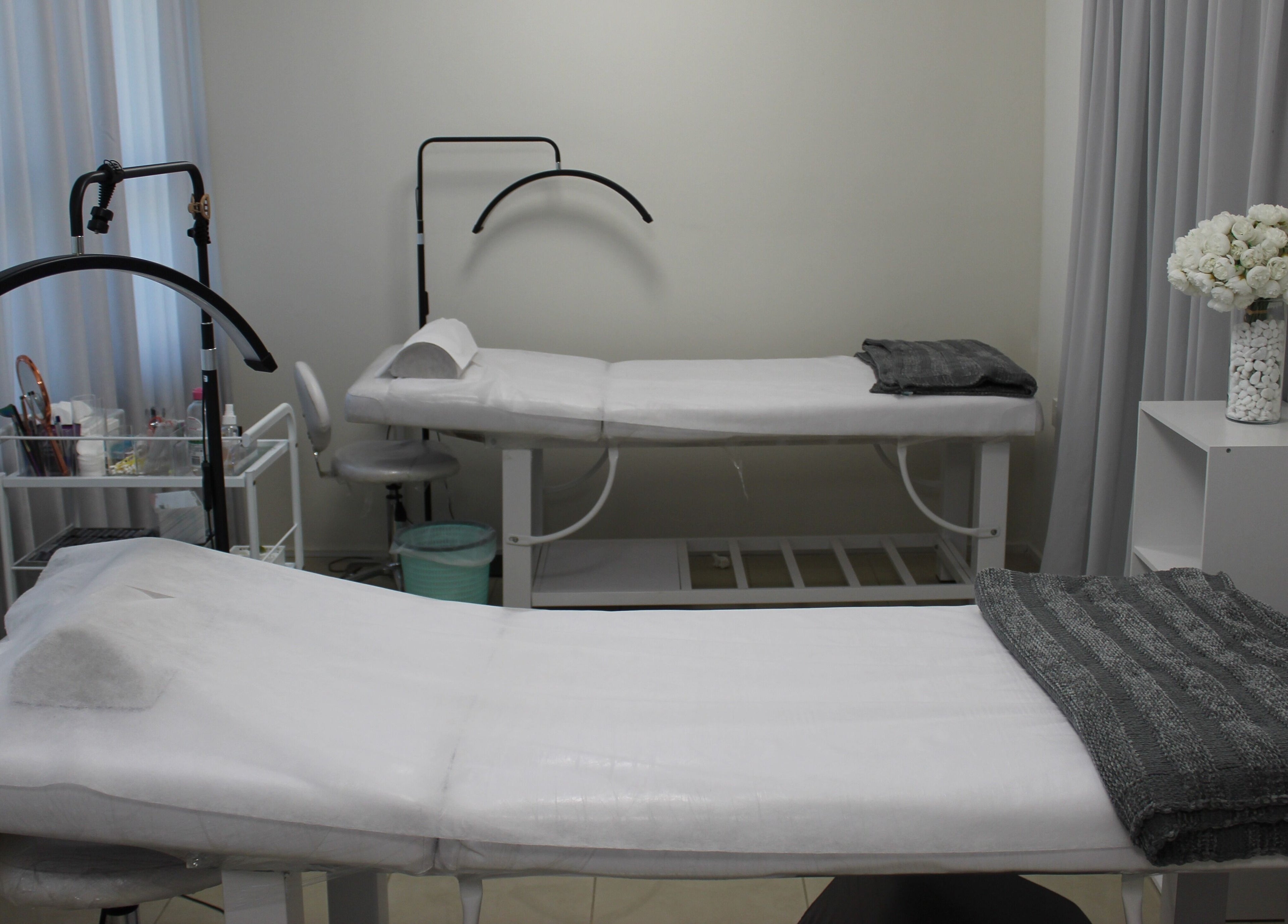 Calming treatment room at Lashes & Brows Studio Ladies Salon in Abu Dhabi, AE, featuring plush massage tables.