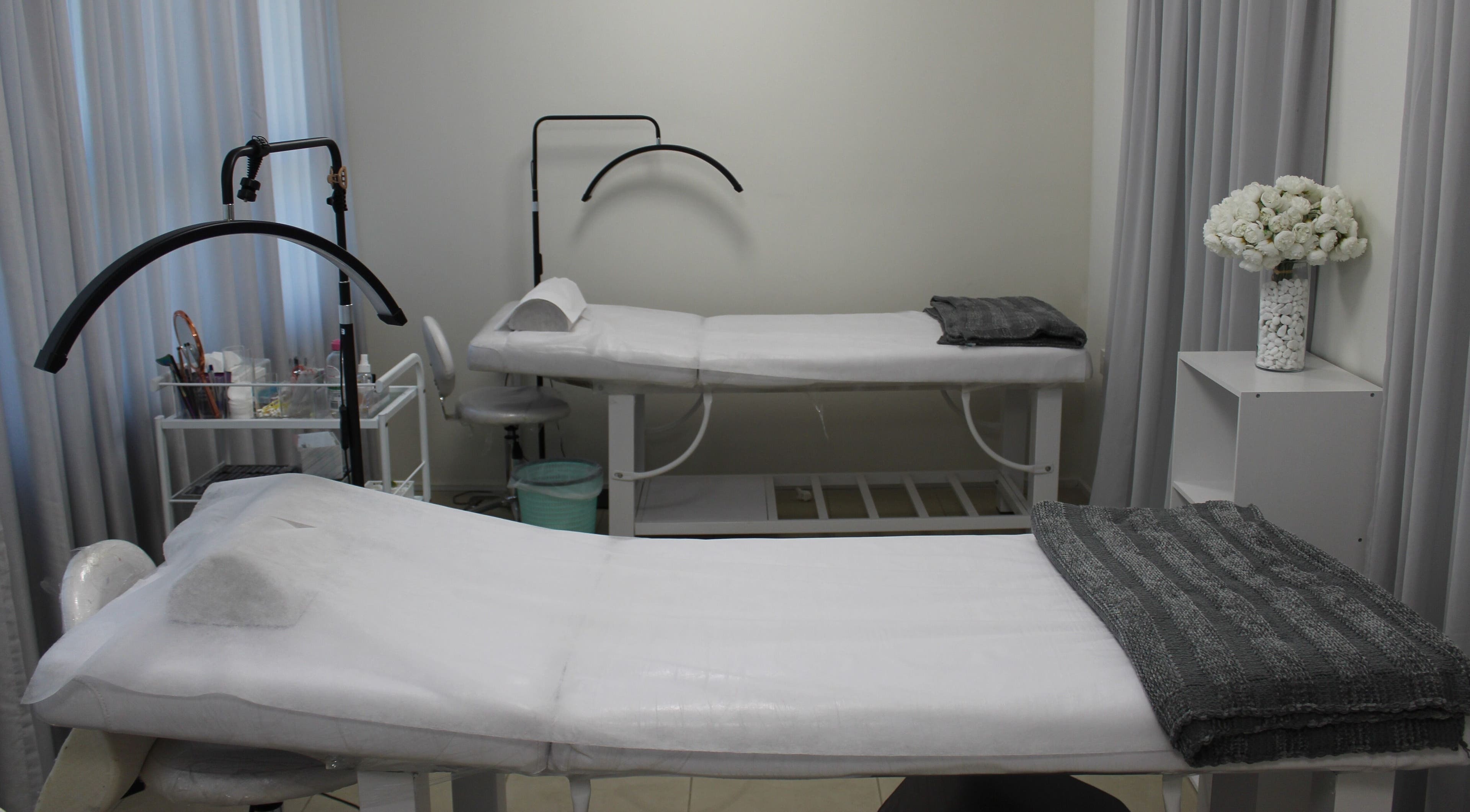 Calming treatment room at Lashes & Brows Studio Ladies Salon in Abu Dhabi, AE, featuring plush massage tables.