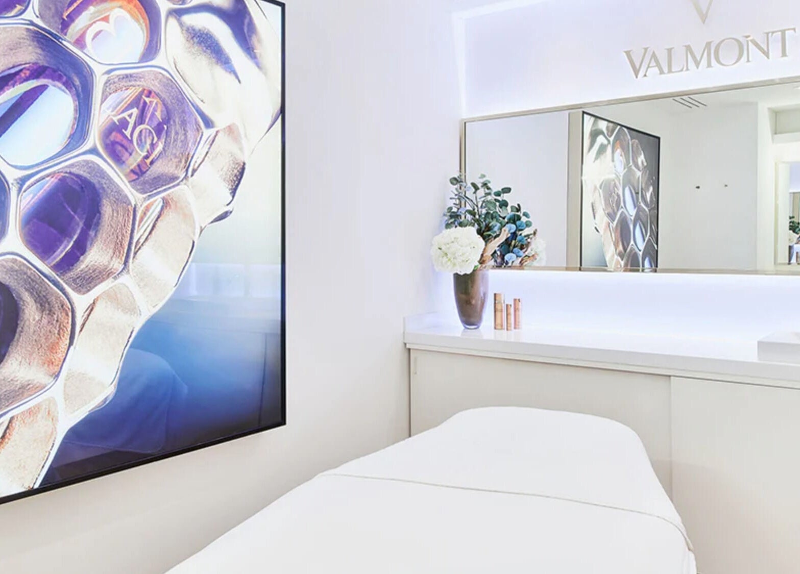 Elegantes Behandlungszimmer bei Osswald Facial SPA, Zürich, Zürich, CH mit stilvoller Dekoration.