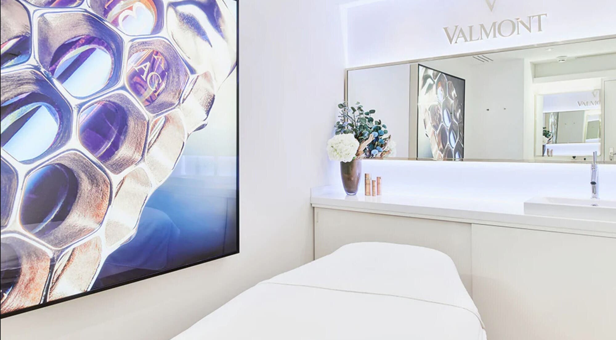 Elegantes Behandlungszimmer bei Osswald Facial SPA, Zürich, Zürich, CH mit stilvoller Dekoration.