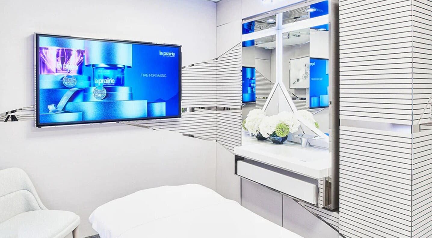 Elegantes Behandlungszimmer im Osswald Facial SPA in Zürich, Zürich, CH mit modernen Details.