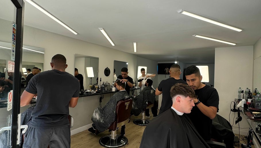 CAT CUT BARBERSHOP, bild 1