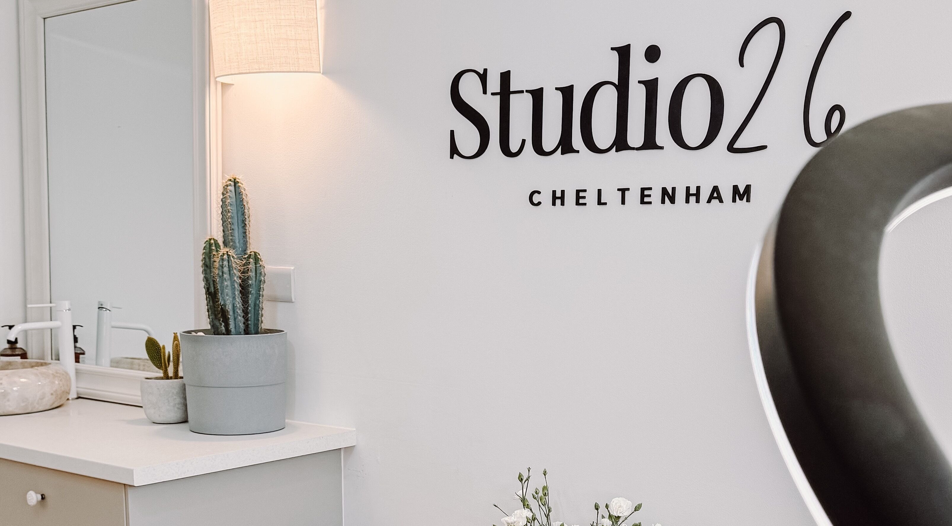 Elegant decor at Ola’s Studio26, a beauty venue in Cheltenham, England, GB, with stylish cacti and minimalist design.