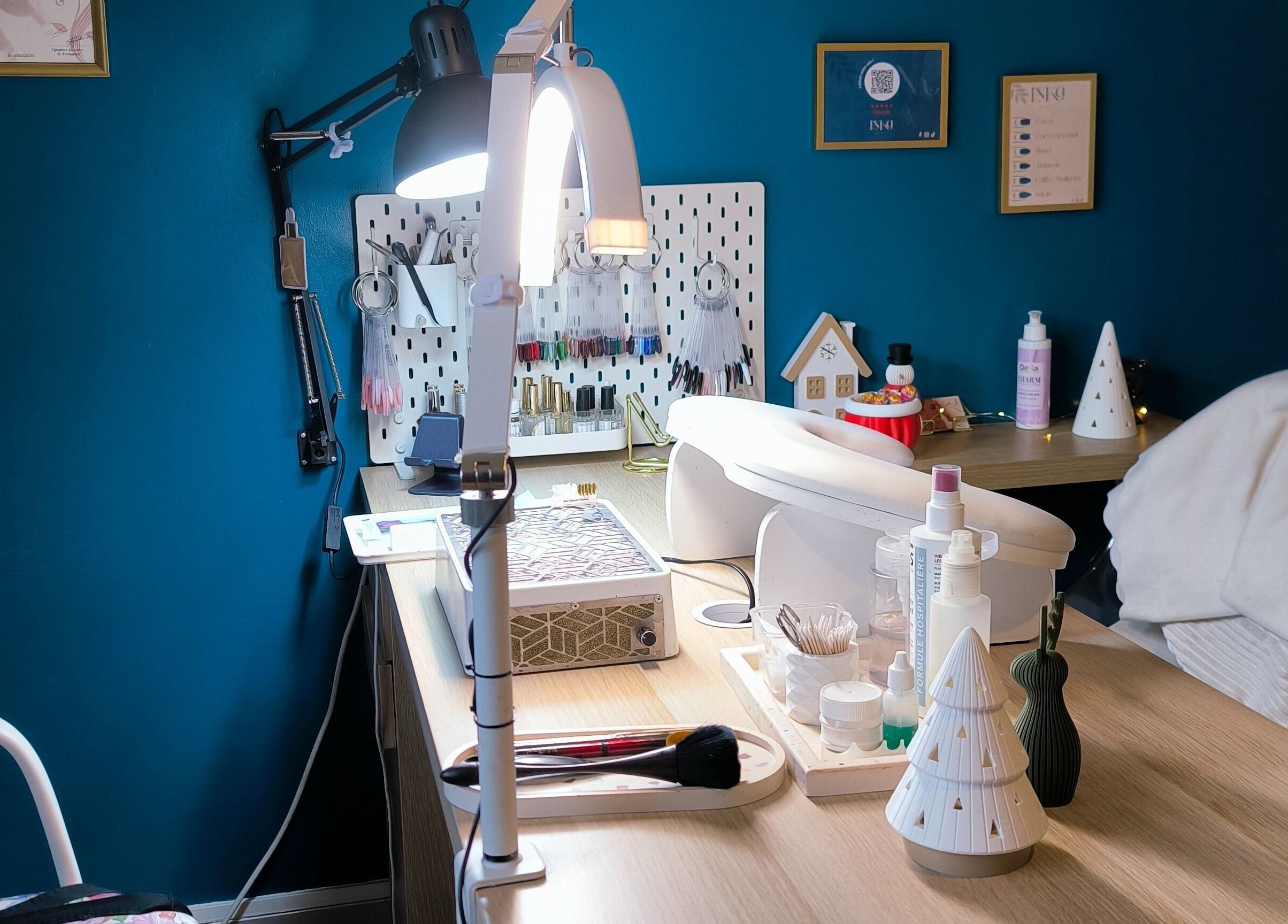 Espace beauté élégant chez Enka Beauty, Orléans, Centre-val De Loire, FR, avec des équipements modernes.