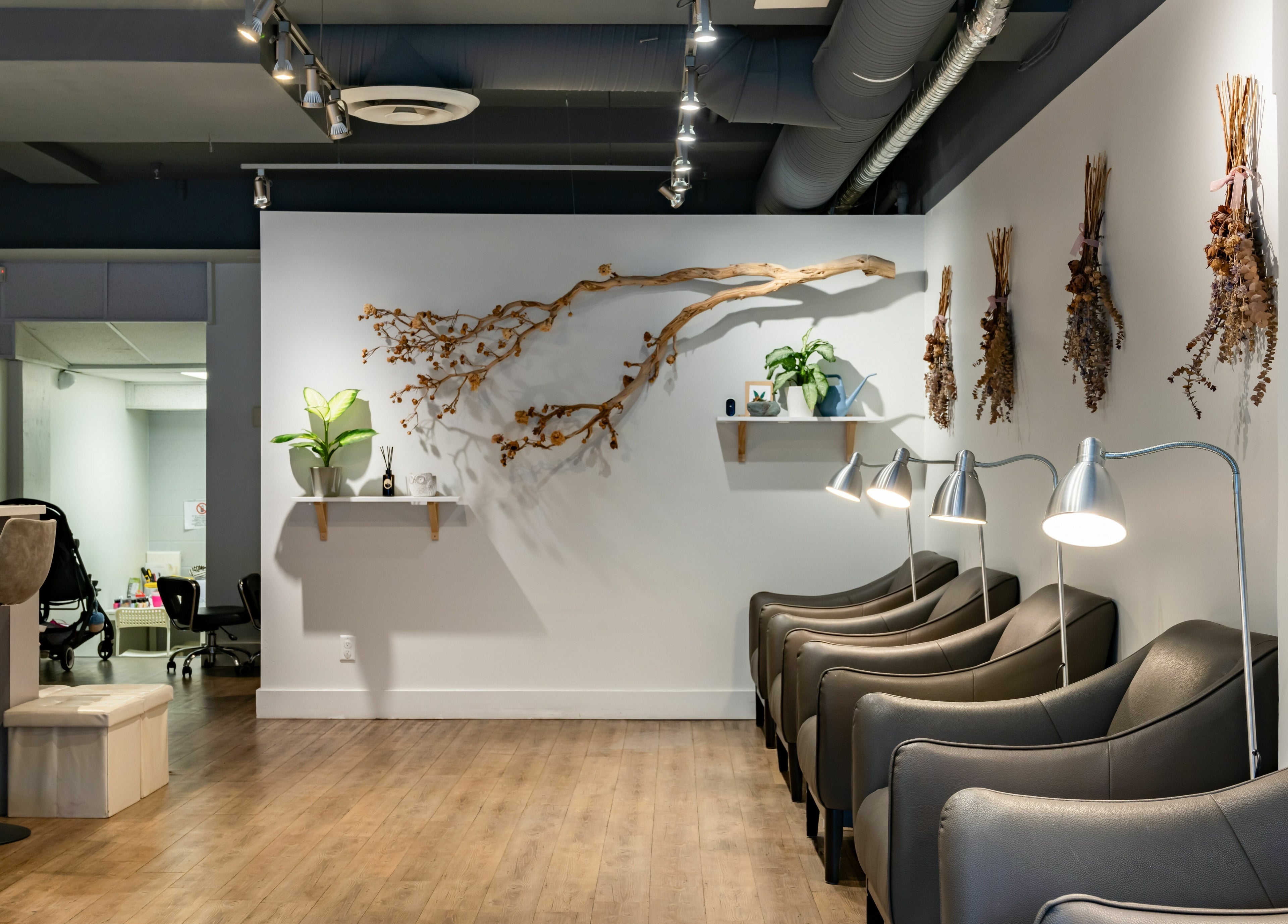 Relaxing seating area at Lily & Roo Nail Salon in Vancouver, British Columbia, CA, featuring modern decor.