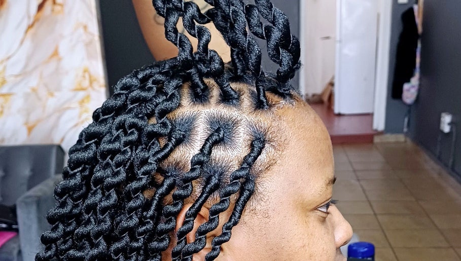 SCQ Hair and Nails Salon slika 1