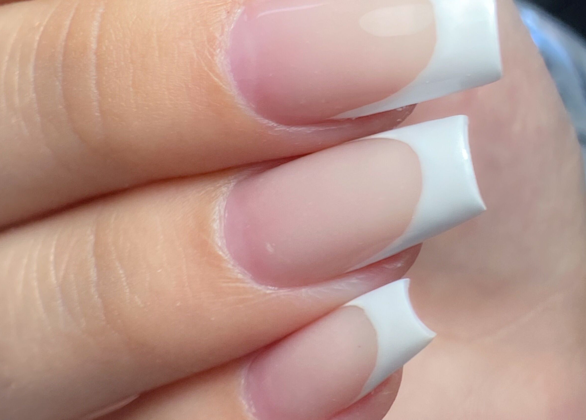 Unhas francesas impecáveis no Thainá Santos | Nail & Eyebrow Studio, Fernão Ferro, Setúbal, PT.