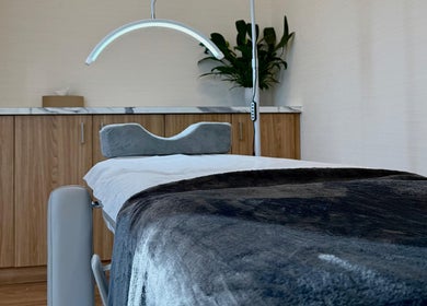 Luxurious treatment bed in 13: Thirteen Beauty Lounge, Dubai, Dubai, AE, ideal for relaxation.