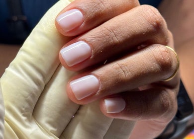 Manicure elegante no Marcella Manicure, Dublin, County Dublin, IE, destacando unhas bem cuidadas.