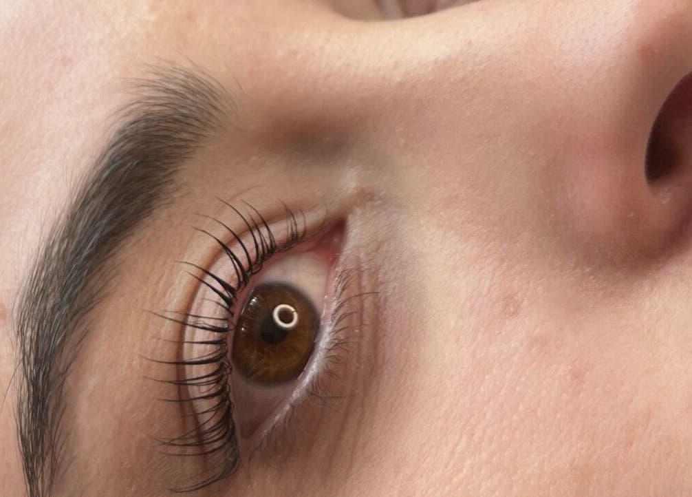 Close-up of perfectly curled eyelashes at Sophie's beauty bar, Midhurst, England, GB.