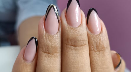 Nails Mariale Betancourt image 3