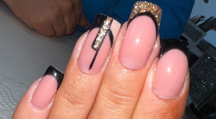 Nicole at Bijou Nails, bilde 3