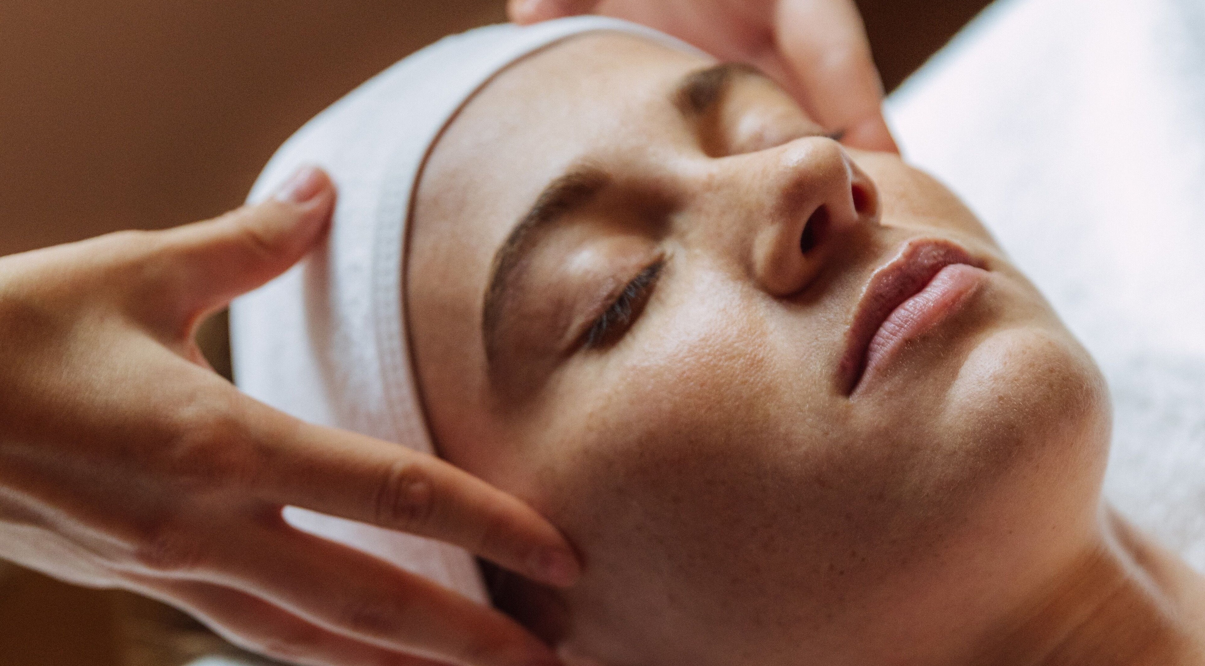 Relaxing facial massage at Anage Spa & Wellness in Peraia, Thessaloniki, GR. Experience ultimate rejuvenation.