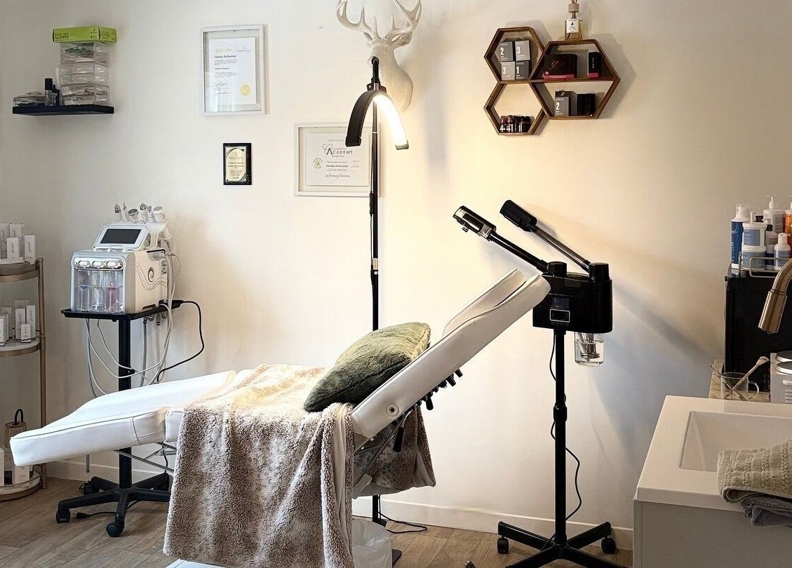 A serene treatment room at Bellissimos Beauty Bar, Greater Sudbury, Ontario, CA, featuring a plush recliner.
