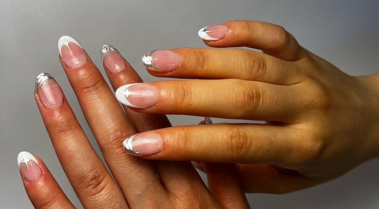 Manicure francesa estilosa no Heloísa Nails Salon, Lisboa, Lisboa, PT.