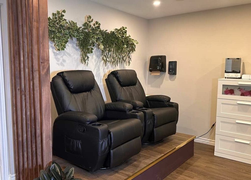 Comfortable seating area at Peony Bliss Beauty Bar, Dieppe, New Brunswick, CA for a serene experience.