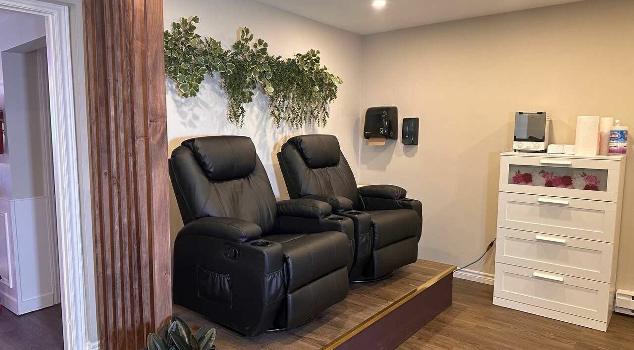 Comfortable seating area at Peony Bliss Beauty Bar, Dieppe, New Brunswick, CA for a serene experience.