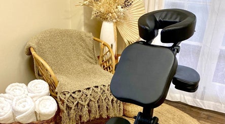 Fleur Massage Therapy image 3