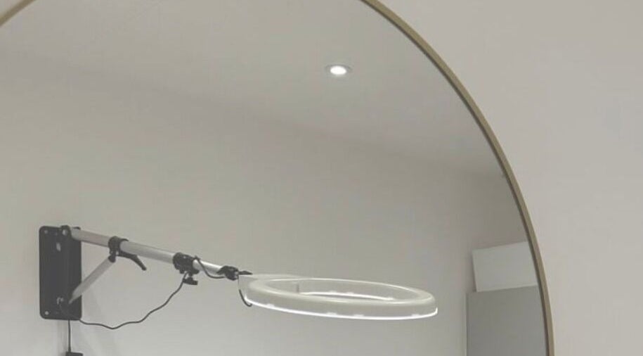 Modern mirror and lighting at London Aesthetic Clinic - Battersea, enhancing elegance in London, England, GB.