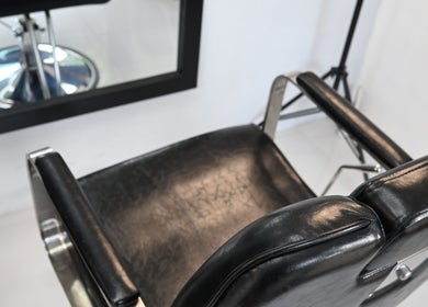 Cozy barber chair at Gili Mates Barbershop, Nusa Tenggara Barat, ID. Perfect blend of comfort and style.