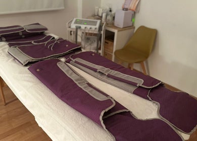 Equipo de presoterapia en Body Magic, Huétor Vega, Andalucía, ES, listo para el tratamiento corporal.