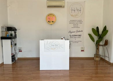 Recepción de Body Magic, un elegante centro de belleza en Huétor Vega, Andalucía, ES.