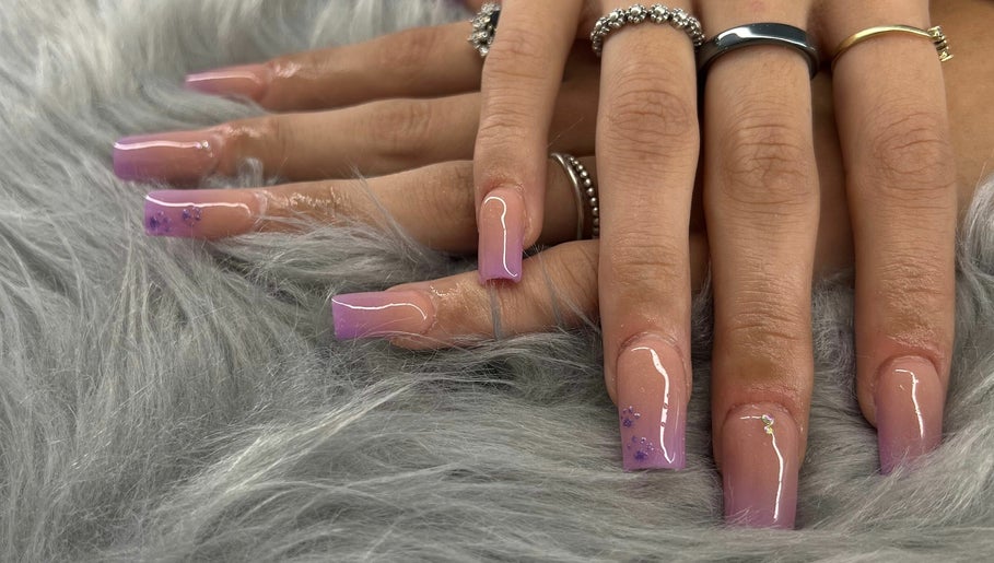 Ev's Hair and Nails – obraz 1