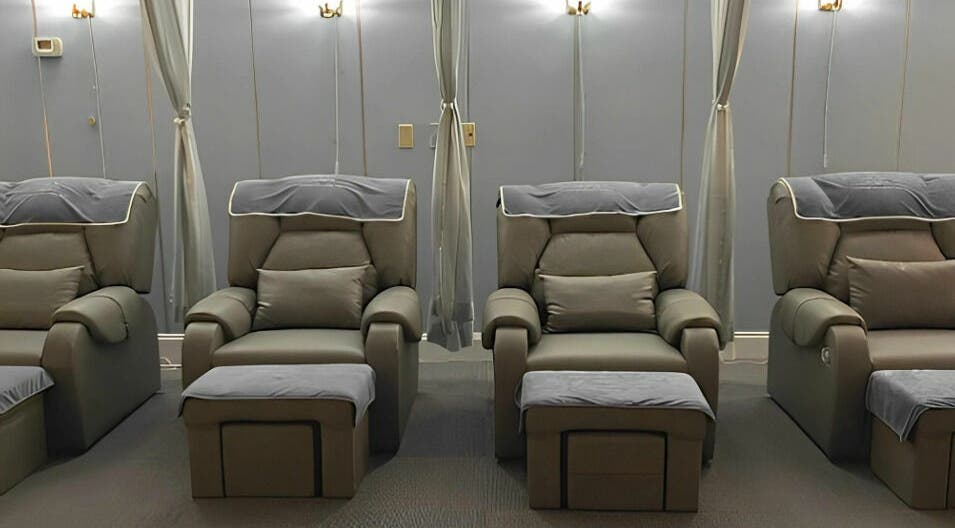 Relax in plush seating at Magic Massage Spa 4981 Ringwood Meadow, Sarasota, Florida, US. Ultimate comfort awaits.