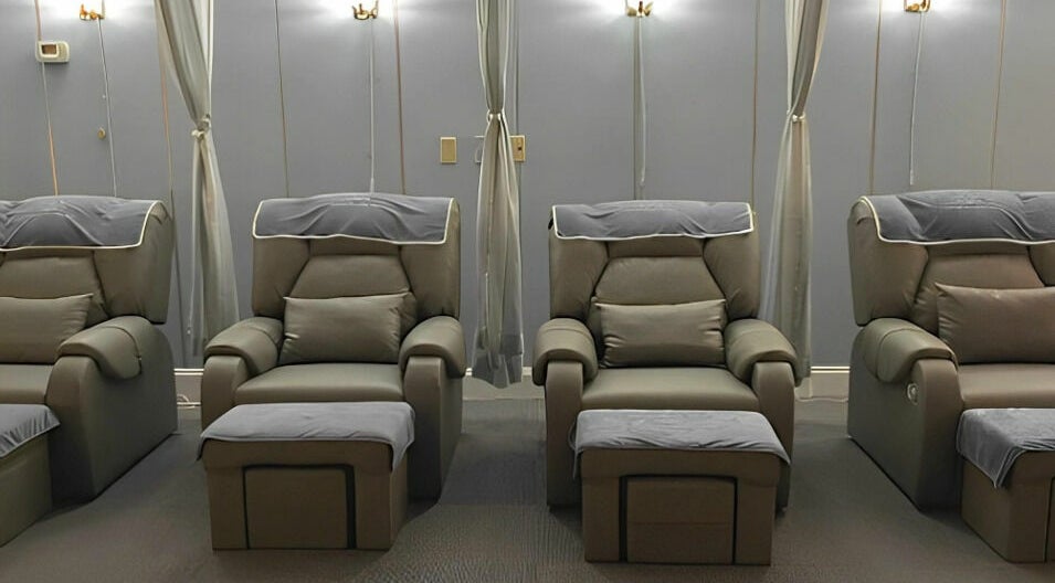 Relax in plush seating at Magic Massage Spa 4981 Ringwood Meadow, Sarasota, Florida, US. Ultimate comfort awaits.