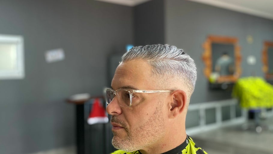 Zainosbarbershop image 1