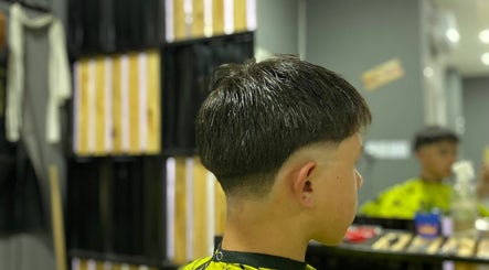 Zainosbarbershop image 2