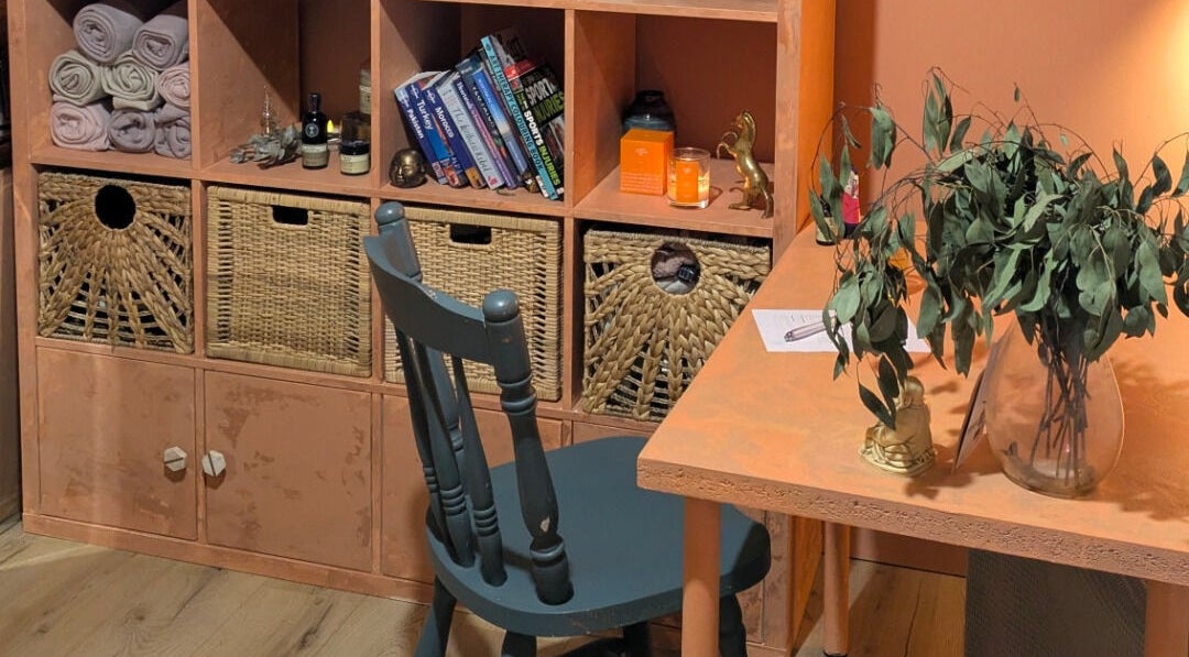 Cozy reading nook with decor and greenery at Remedy Room West, Glasgow, Scotland, GB.